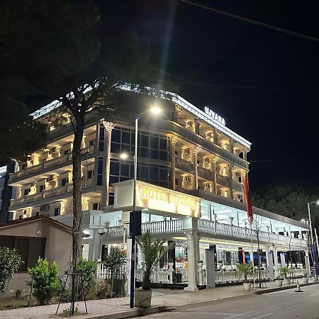 Ujvara Hotel Golem  Exterior photo